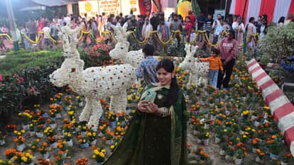 Varanasi 256 farmers awarded in vegetable fruit and flower exhibition