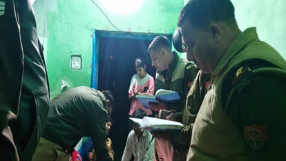 man beaten to death his wife and son suspected in Bareilly