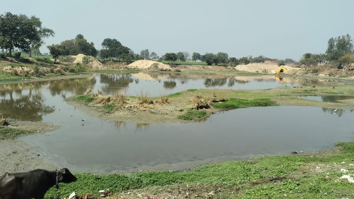 dead body of man found floating in the pond in Budaun