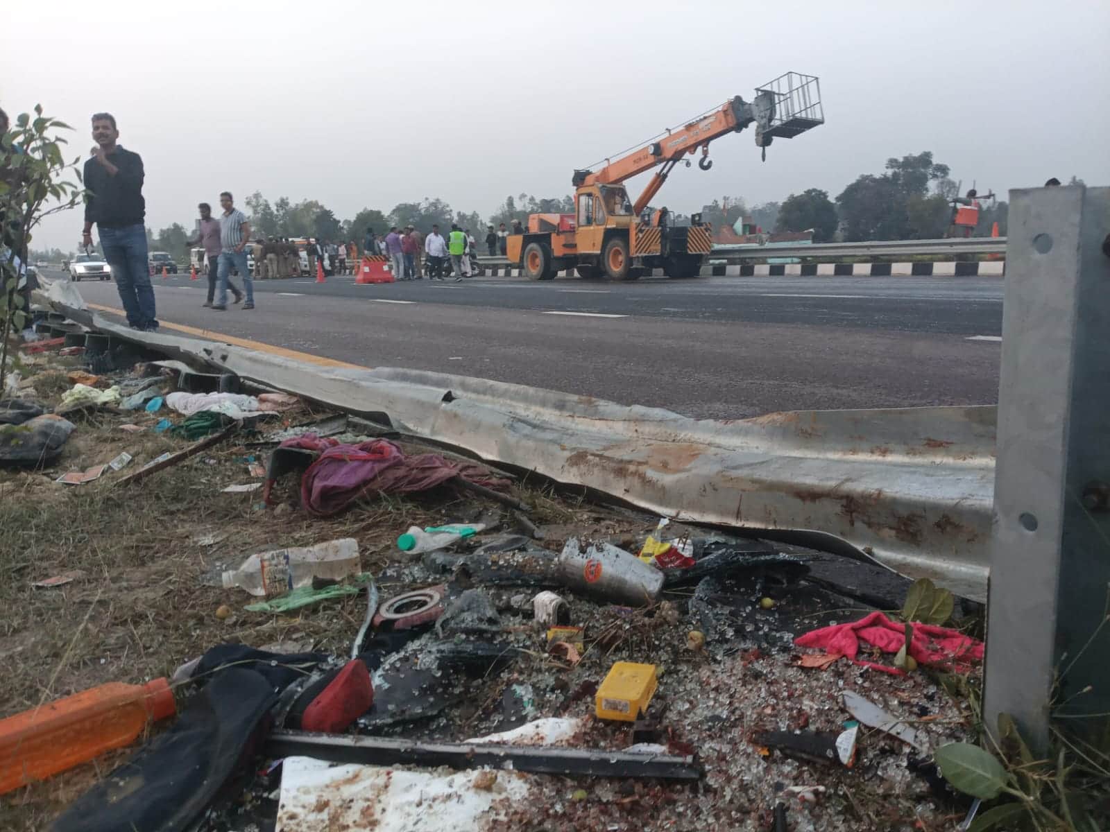 Accident on Purvanchal Expressway: Two bodies were identified, both from Nepal and Bihar.