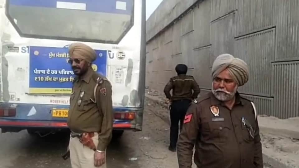 माैके पर पहुंची पुलिस