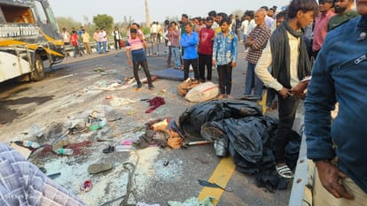 Purvanchal Expressway Road Accident: high speed bus overturned in Gosaiganj Lucknow News in Hindi