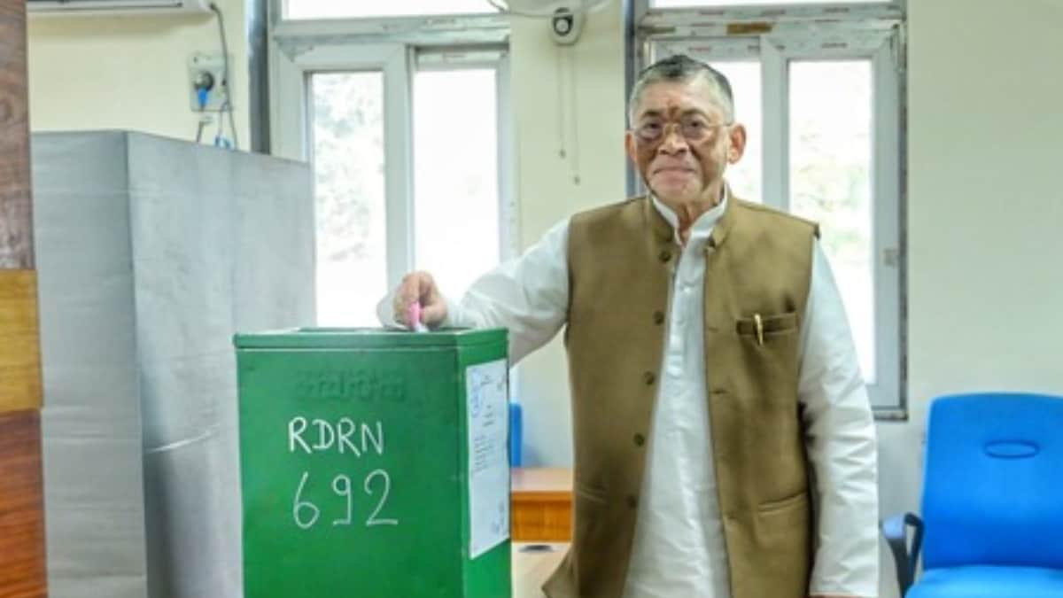 jharkhand municipal elections 2026 governor santosh kumar gangwar nishikant dubey manish jaiswal shilpi neha t