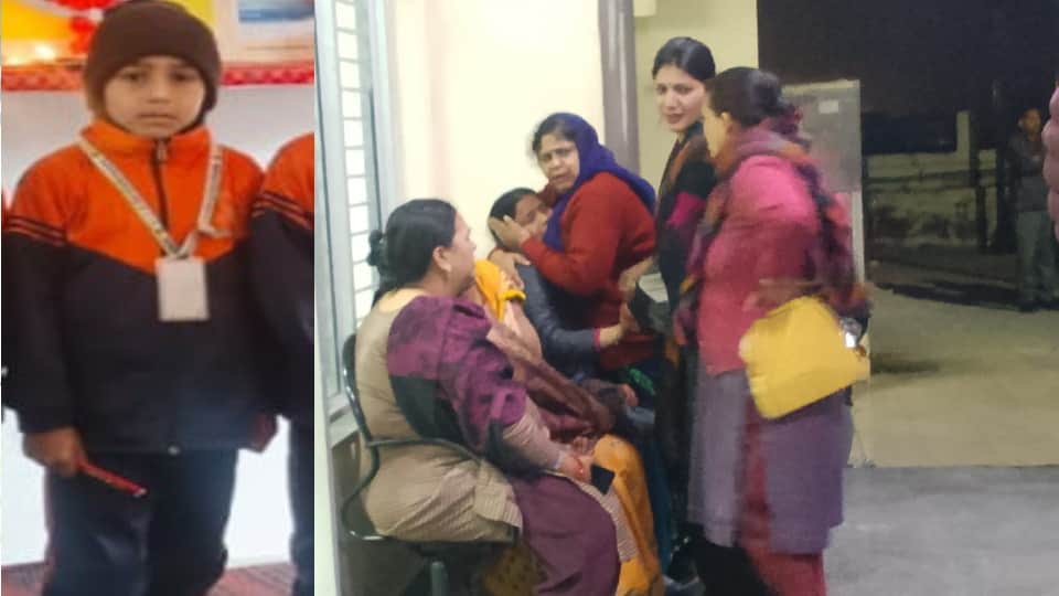 रोते बिलखते परिजन