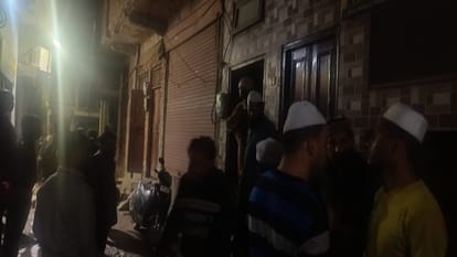 UP: Massive fire broke out in a house in Lisadigate, Meerut, six including a woman and her three children died