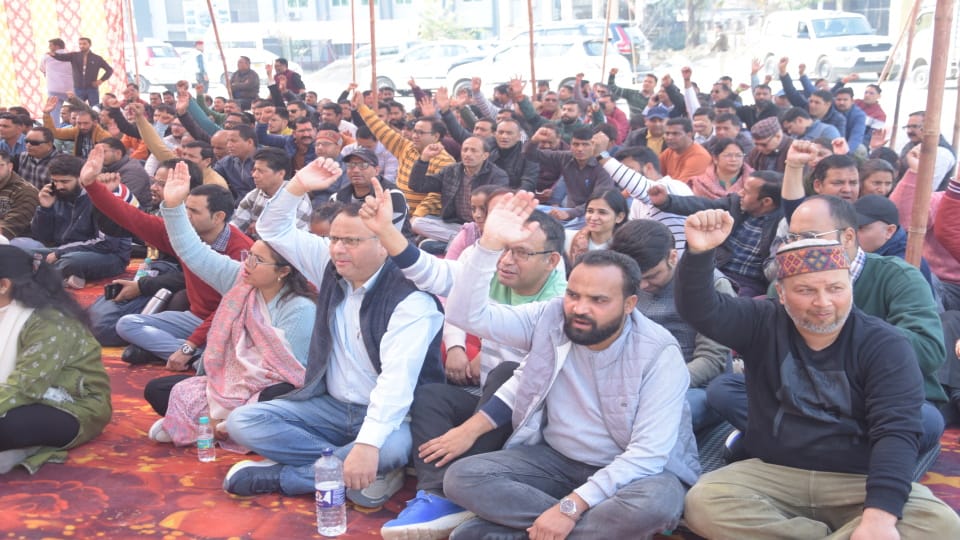 Dehradun Teachers and staff call off protest after MLA expresses regret over assault on Director of Education