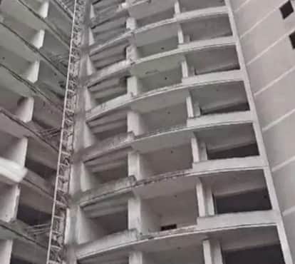 Labourer dies after falling from the 17th floor of Ashiana Society