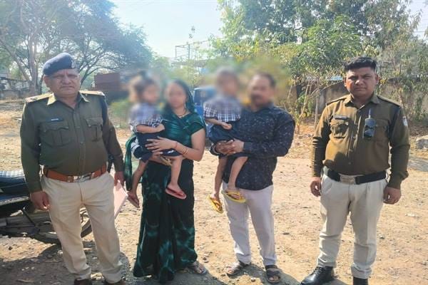 Indore News Dial-112 police team missing school girls crime story