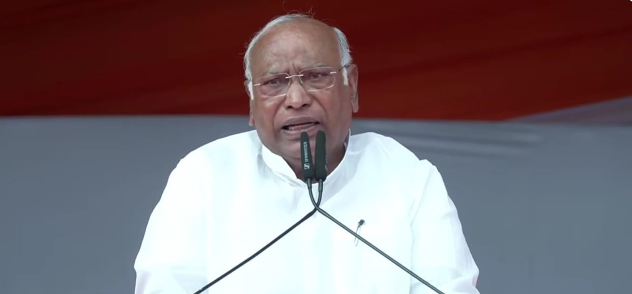 MP News: Mallikarjun Kharge targeted Shivraj Singh, saying- why is your tongue silent now after going to Delhi