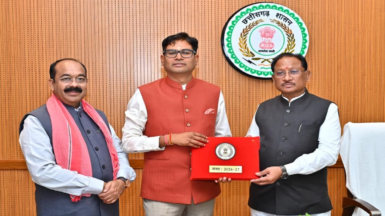 Finance Minister OP Chaudhary met the CM before presenting budget in Assembly, Sai extended his best wishes