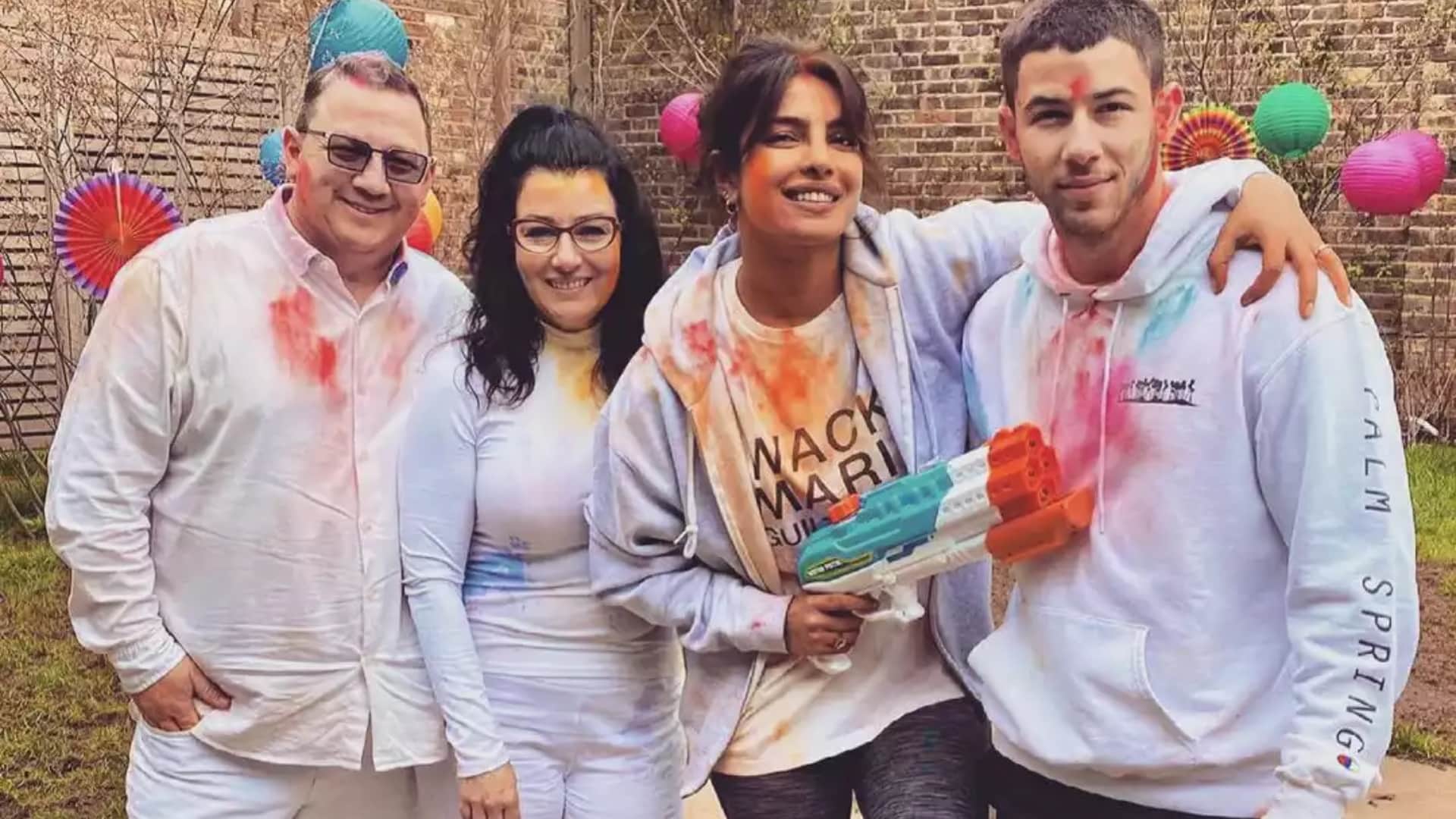 tips to get ready for holi party in hindi holi party ke liye kaise ho taiyar