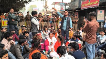 Chaos over recitation of Hanuman Chalisa situation tense heavy police force deployed Jolly Grant News