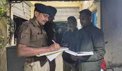 Unnao dispute over chatting with Dubai man father suffered 22 injuries and daughter was found decapitated