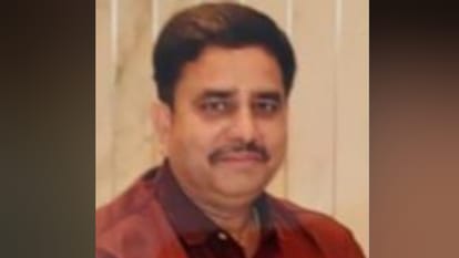 UP: रात में 1.34 बजे तक ऑनलाइन थे मानवेंद्र, आखिर क्या छिपा रहे घरवाले? अक्षत ने गुमराह करने को चली थी ये चाल Lucknow murder Blue Drum Case Manvendra online until 1:34 am What were his family members hiding