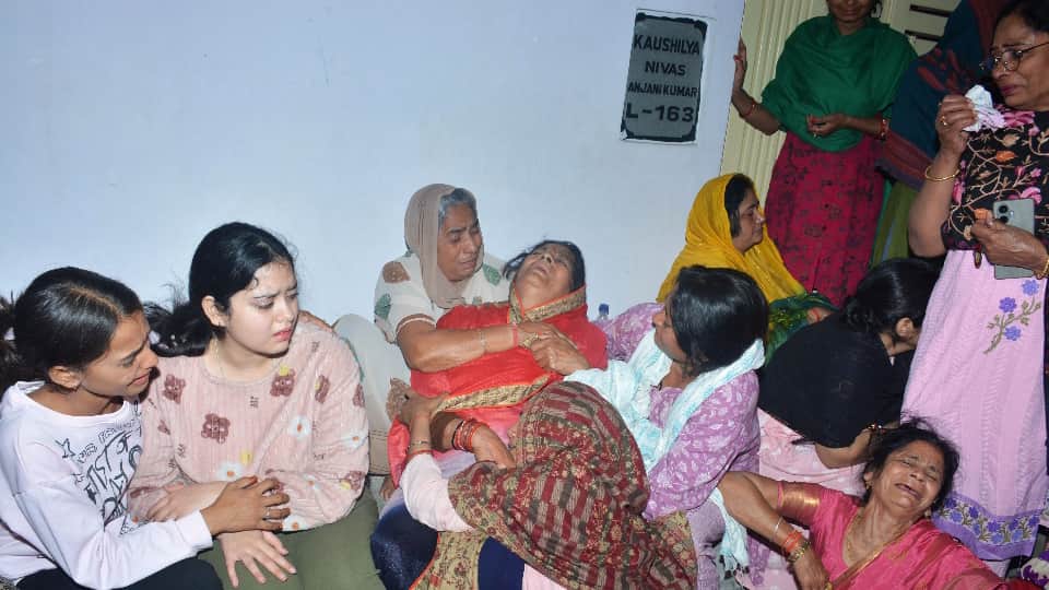 Lucknow Murder case Son kills his father and told his father friend Uncle Papa has committed suicide