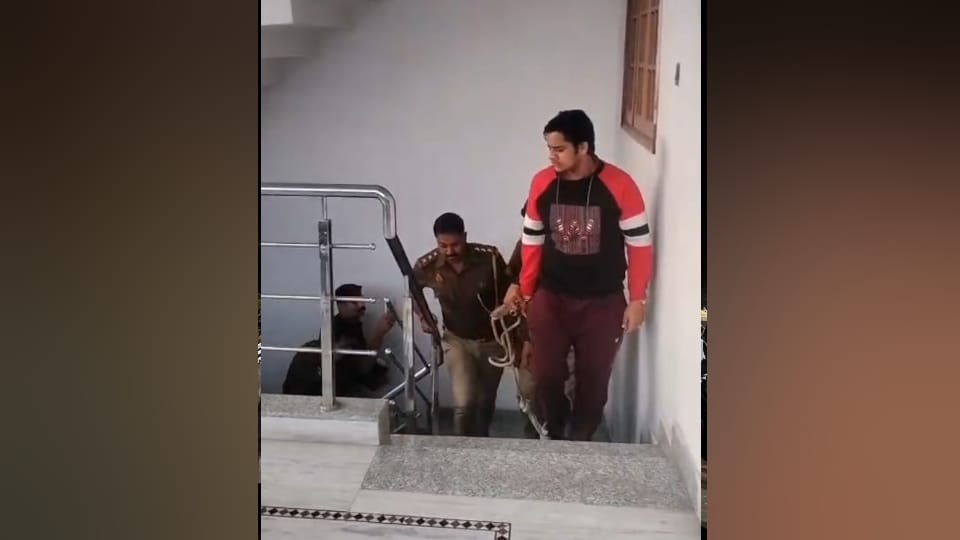 Lucknow murder accused son cut body into four pieces He cut back and stomach but failed to cut spine Blue Drum