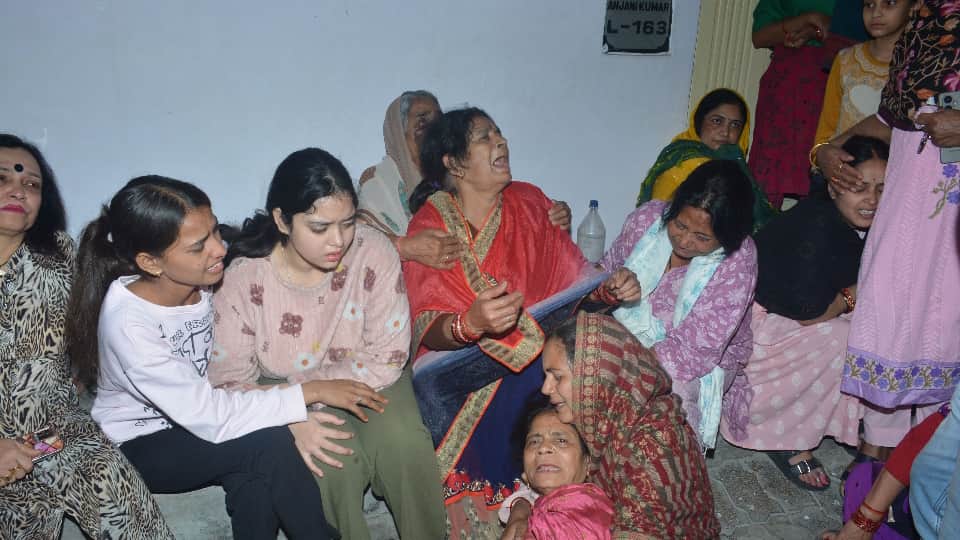 Lucknow Murder case Son kills his father and told his father friend Uncle Papa has committed suicide