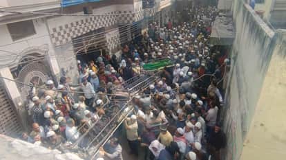 Six died in fire: Four funerals took place simultaneously, twin girls were buried in the night itself