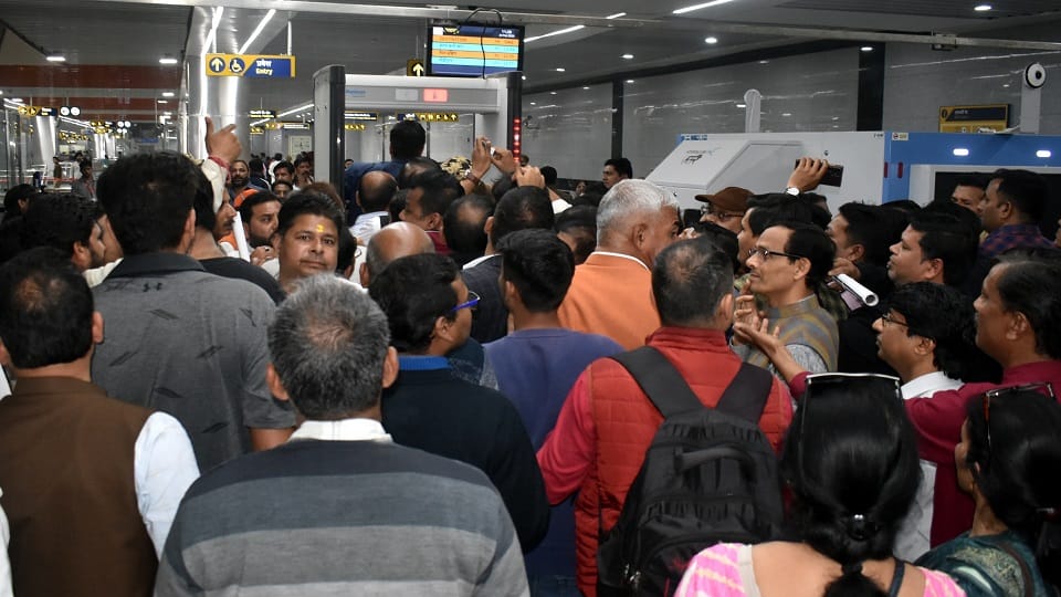 Explosion-like Sound on Delhi Metro Chaos Erupts at Jaffrabad Station
