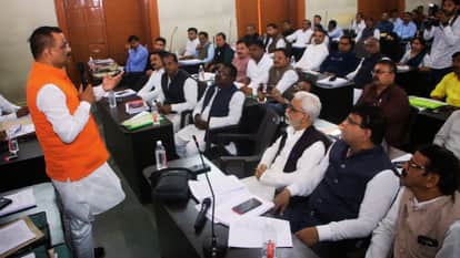 Varanasi Municipal Corporation House meeting at Town Hall Under chairmanship of Mayor Ashok Kumar Tiwari