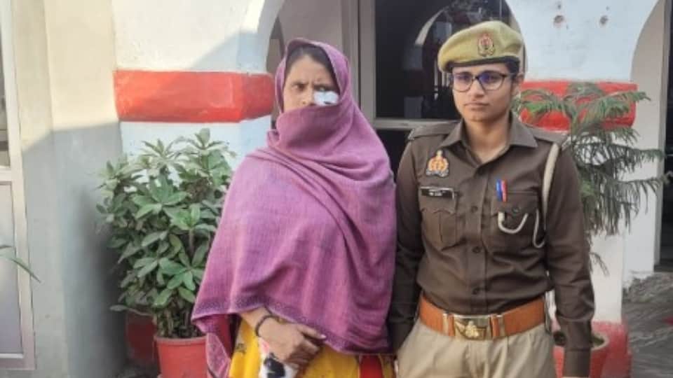 Muzaffarnagar Two daughters murdered their father she upset with restrictions