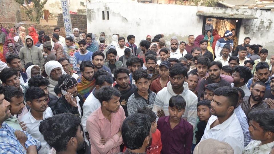 Muzaffarnagar Two daughters murdered their father she upset with restrictions