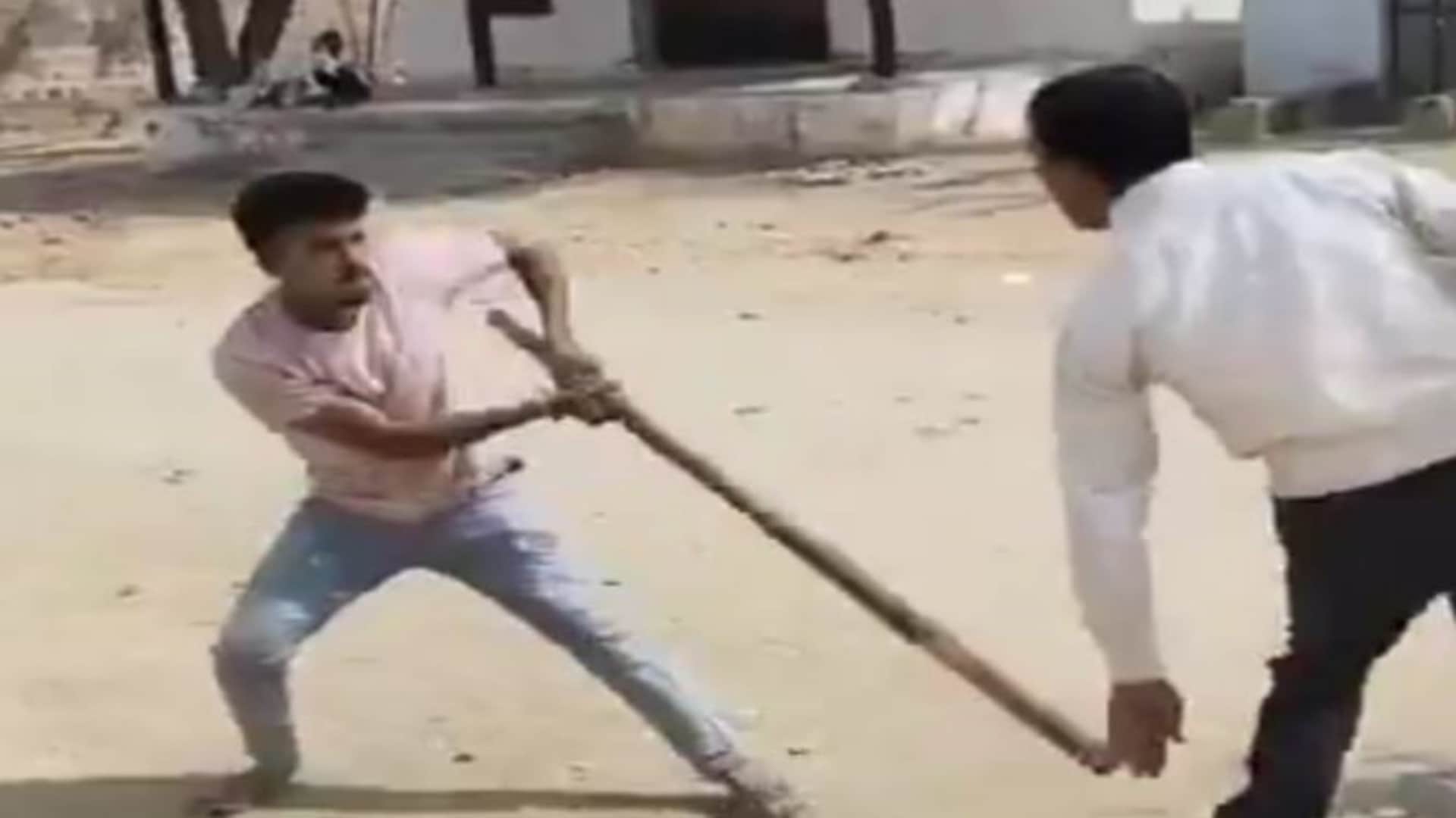 जाति प्रमाण पत्र को लेकर युवक ने प्राचार्य पर किया हमला