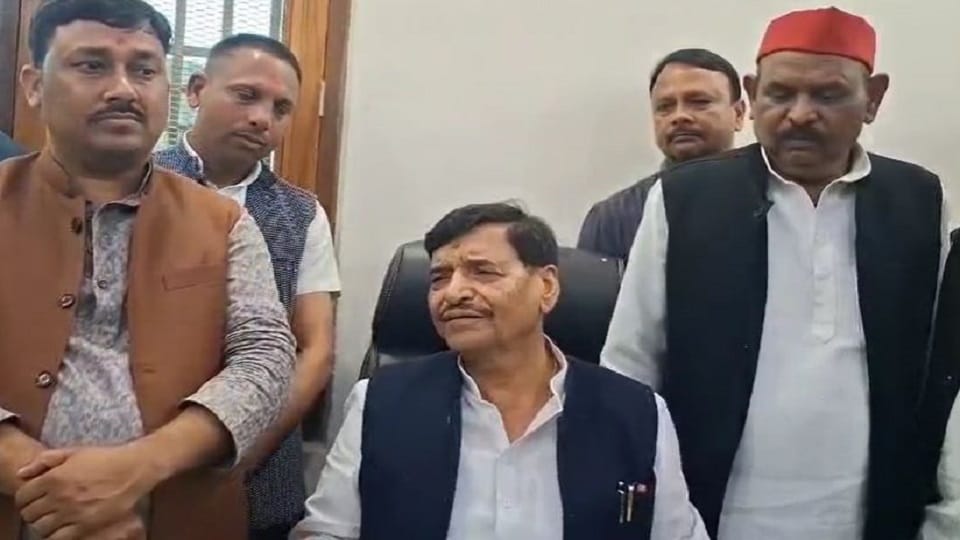 SP leader Shivpal Yadav gave statement in Agra regarding Deputy CM and Shankaracharya