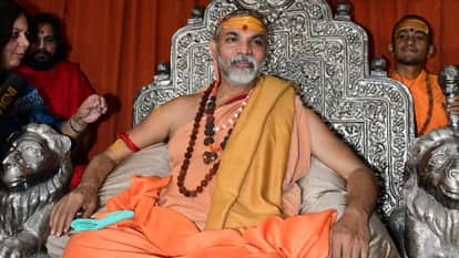 Shankaracharya Swami avimukteshwaranand showed photograph of complainant and investigator in varanasi