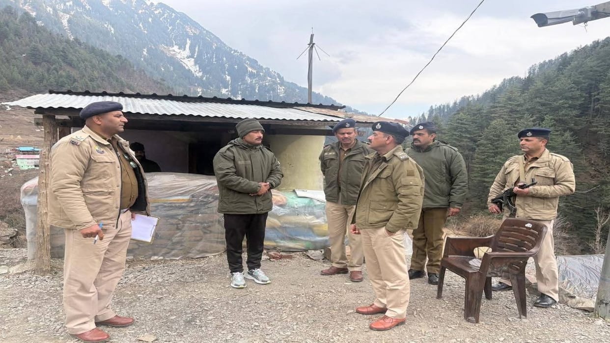 SP Chamba reached the border areas to review the security arrangements after the Kishtwar terror incident.