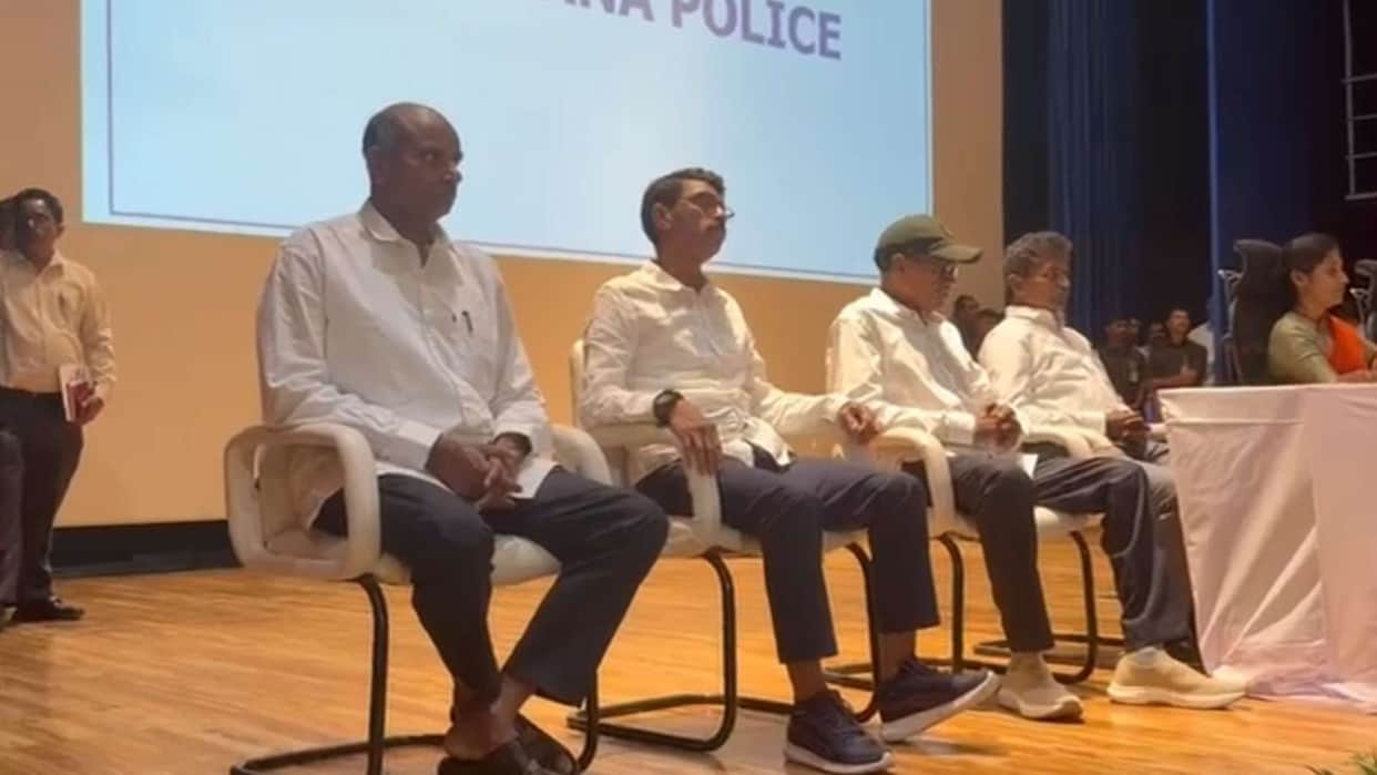 Telangana Four Naxalites including top Maoist Devji who remained underground for 44 years News In Hindi