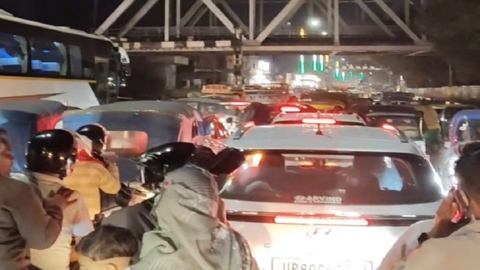Jam on Yamuna Kinara and Fatehabad Road in Agra