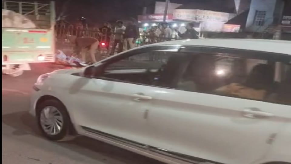 Agra: Woman crossing the road crushed by truck, dead
