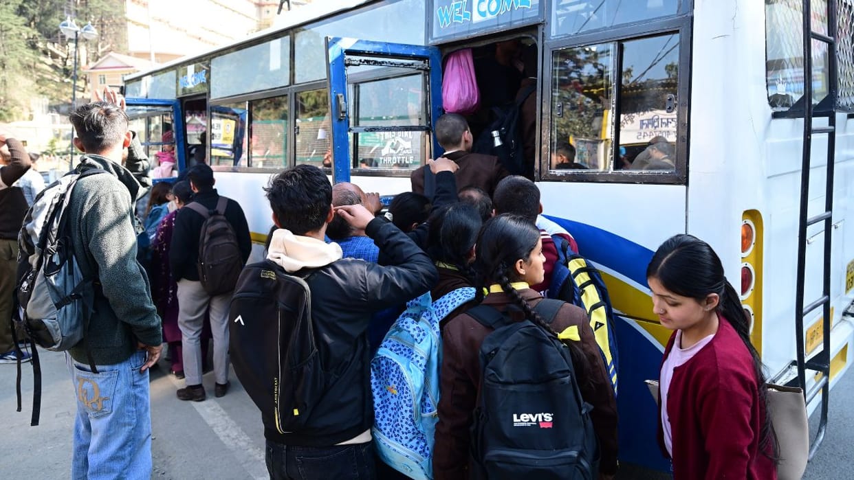 School children forced to endure suffocating journeys due to lack of buses