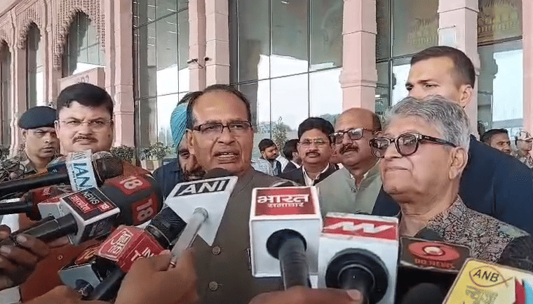 Ayodhya: Union Minister Shivraj Singh Chouhan reached Ayodhya on Wednesday