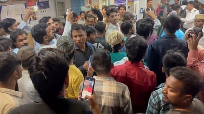 Panipat:छत से गिरने पर बच्चे की मौत, पोस्टमार्टम ना करवाने की जिद्द पर अड़े  परिजन; अस्पताल में किया हंगामा - Child Dies After Falling From Roof In  Panipat - Amar Ujala Hindi