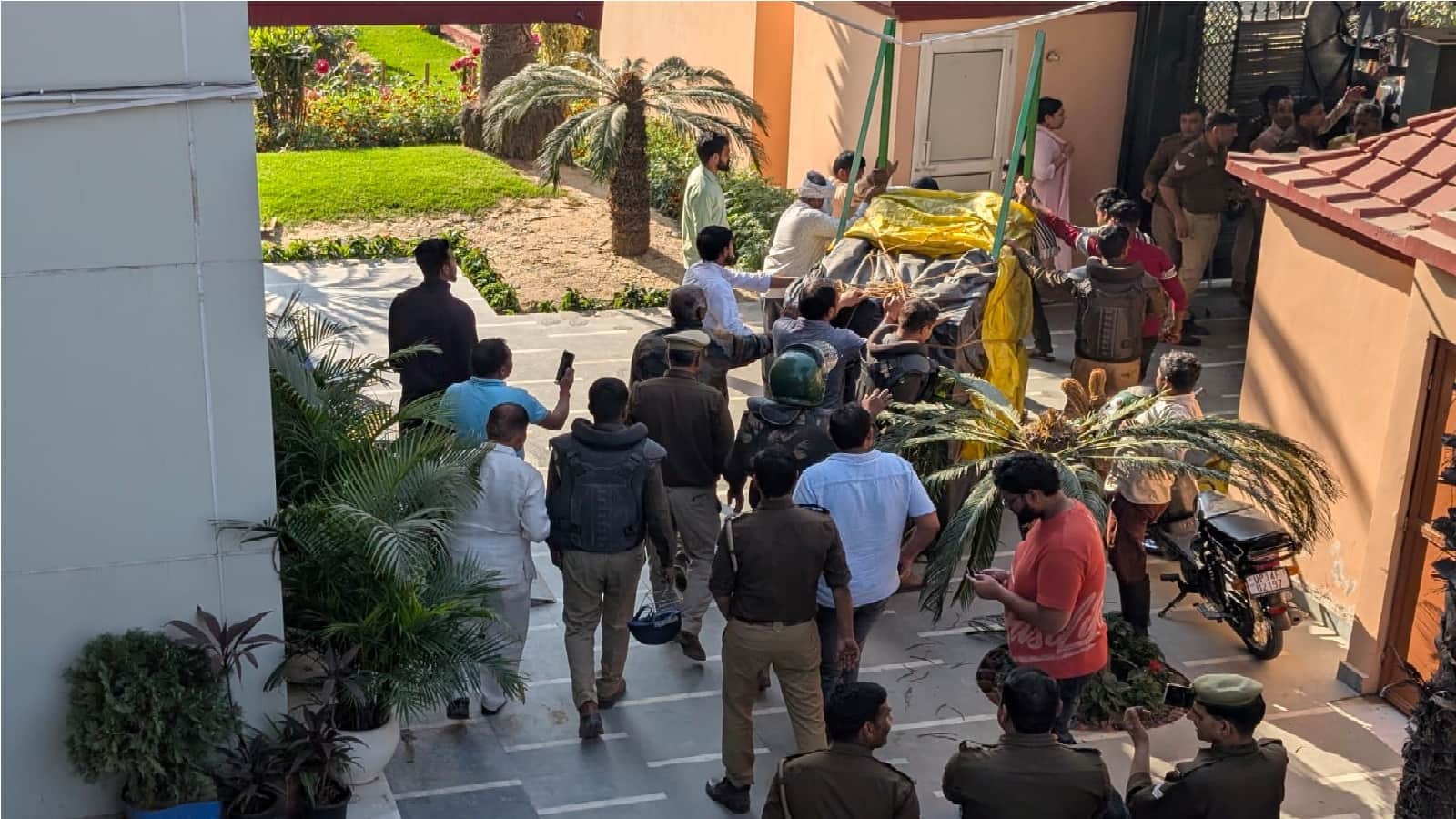 Leopard caught after six hour rescue operation