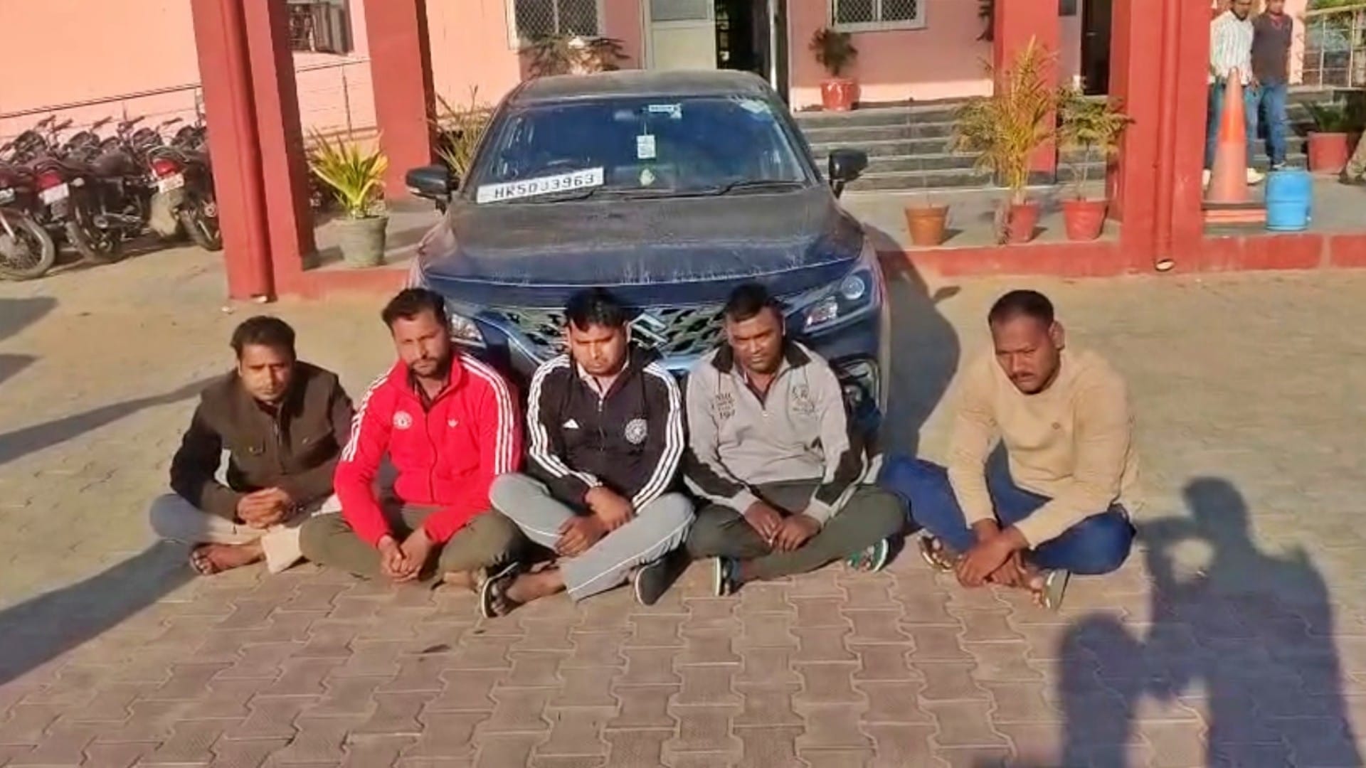 हरियाणा पुलिस जवान समेत पांच आरोपी गिरफ्तार