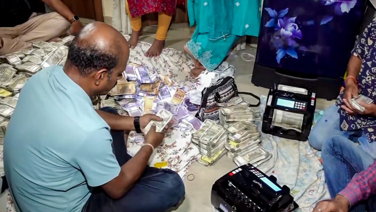 Odisha 4 crore rupees in cash found in flat of mining department officer notes were stuffed in a trolley bag