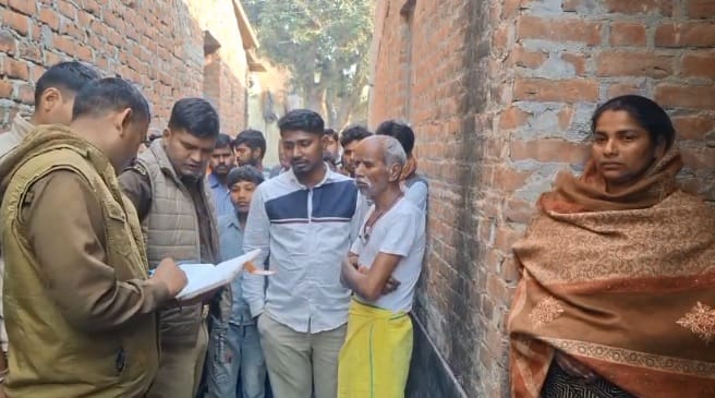 Hardoi Couple returning from wedding robbed at gunpoint miscreants brutally snatched earrings