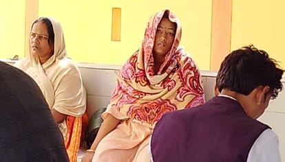 Unnao dispute over chatting with Dubai man father suffered 22 injuries and daughter was found decapitated