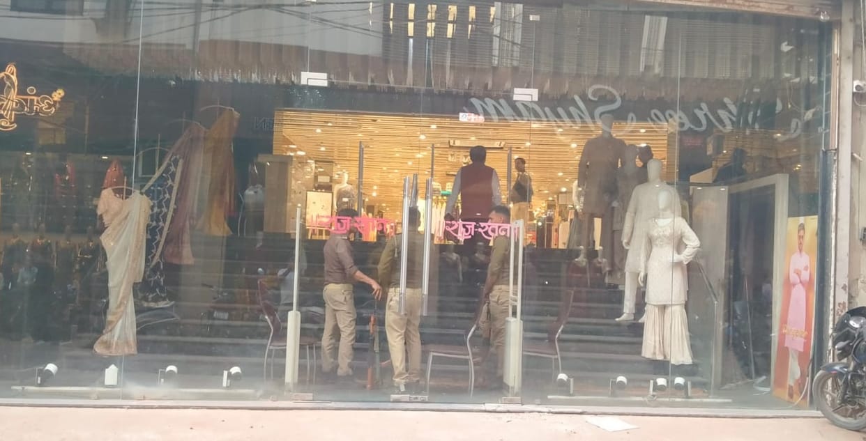 Kanpur Income Tax survey at 11 locations of Rajratan Group investigations from saree showrooms to factories