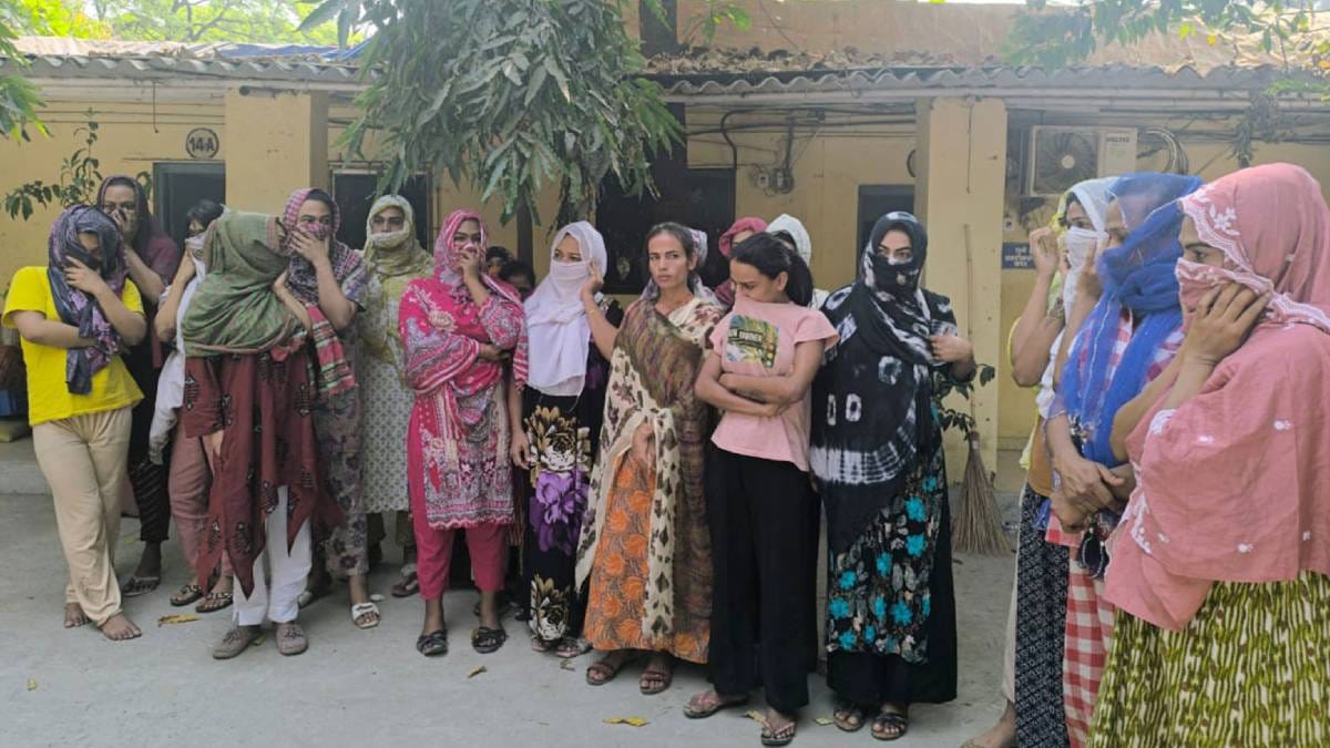 mumbai police arrests 25 bangladeshi nationals including transgenders living illegally in versova