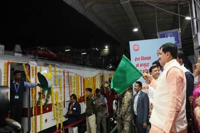 MP News: Continuous gift of new rail facilities to Madhya Pradesh, Bhopal-Dhanbad-Chaupan Express launched