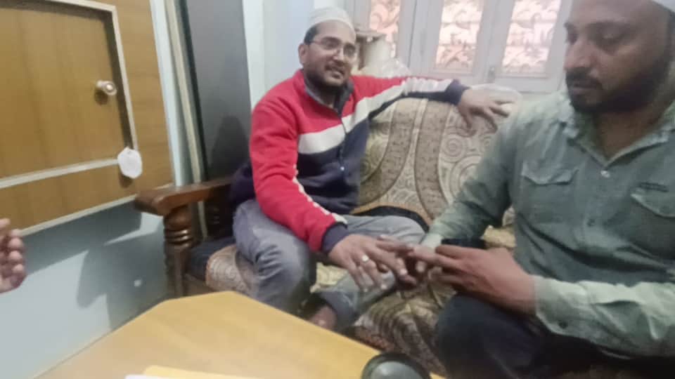 Meerut fire man risked his life to 7 eight lives and Asim suffered burn injuries textile merchant and neighbor