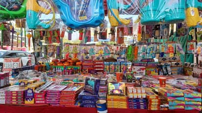 Holi Buzz in Agra: Markets of Luhar Gali and Rawatpada Decked Up with Masks Pichkaris and Gulal Spray Cylinder