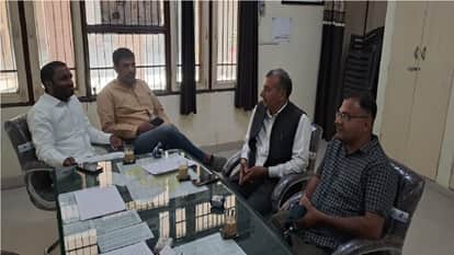 Congress Rural District President Brijlal Bahbalpuriya was picked up by police