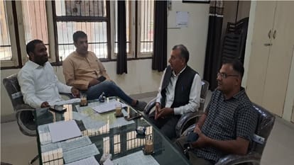 Congress Rural District President Brijlal Bahbalpuriya was picked up by police