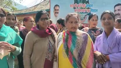 Two groups of protesters clashed outside the Mandi DC office