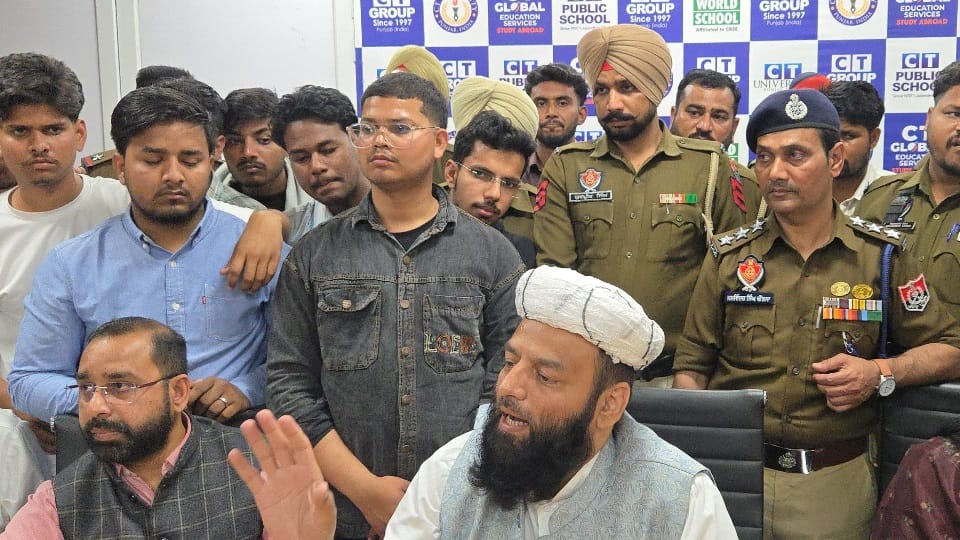 protest by Kashmiri students at CT University in Jagraon on sehri iftari food